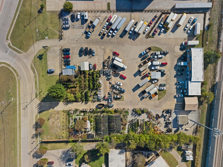 More Photos Of 3104 S Rigsbee Dr, Plano Industrial For Sale