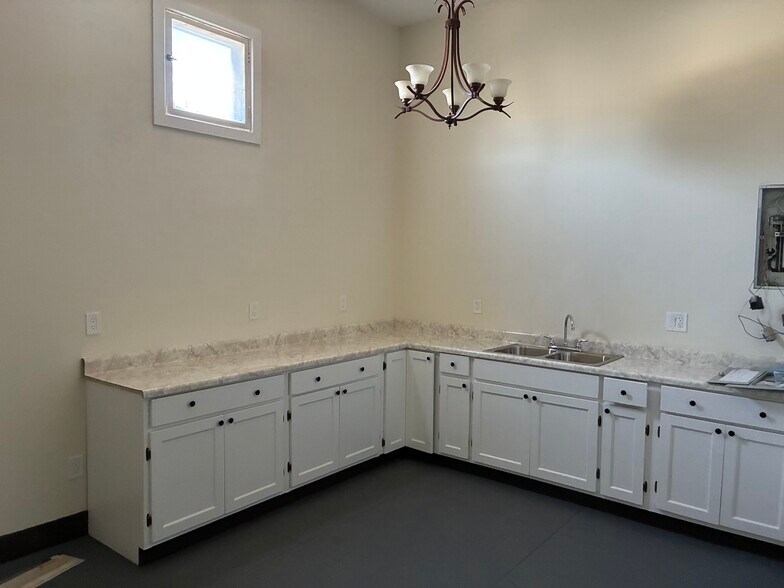 More Photos Of 5252 S Hoover St, Los Angeles Office Residential For Lease