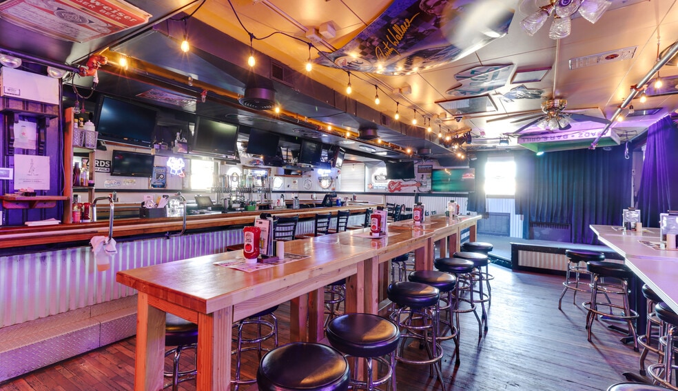 More Photos Of 744 Main St, Lumberton Bar For Sale