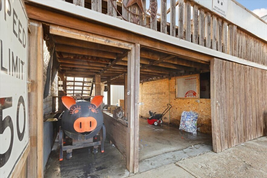 More Photos Of 206 1st St, Soldier Restaurant For Sale