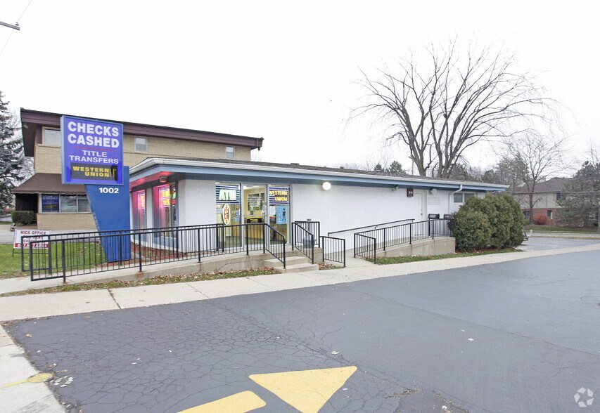 More Photos Of 1002 N Milwaukee Ave, Libertyville Freestanding For Lease