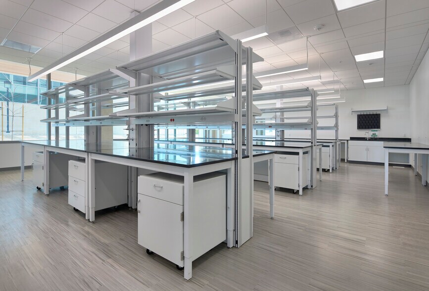 More Photos Of 9310 Athena Cir, La Jolla Research And Development For Lease