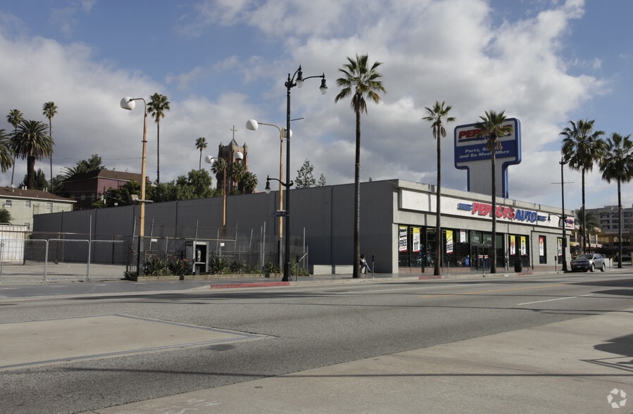 More Photos Of 6125 Hollywood Blvd, Los Angeles Freestanding For Lease