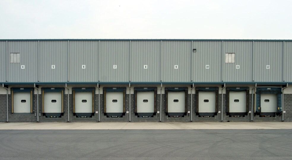 More Photos Of 355 Independence Ave, Mechanicsburg Warehouse For Lease