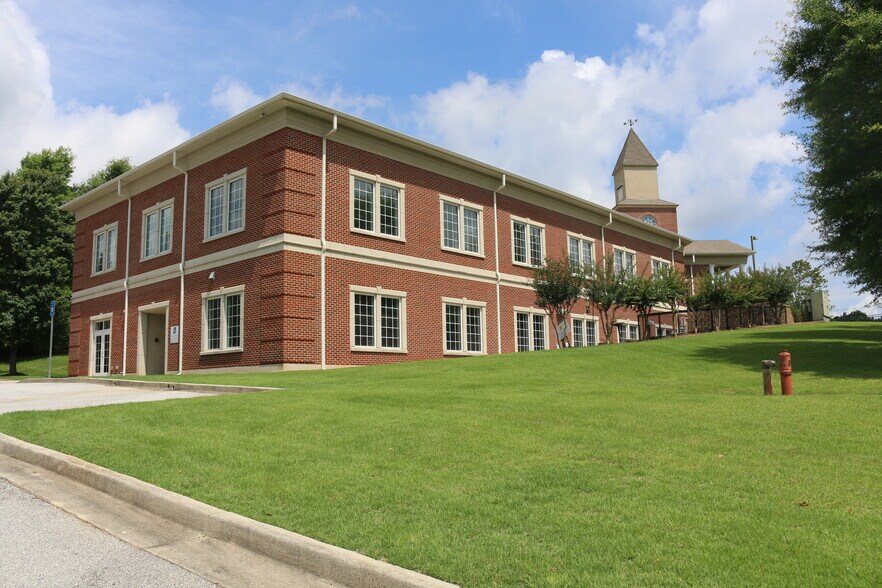 More Photos Of 500 Plantation Park Dr, Loganville Office For Lease