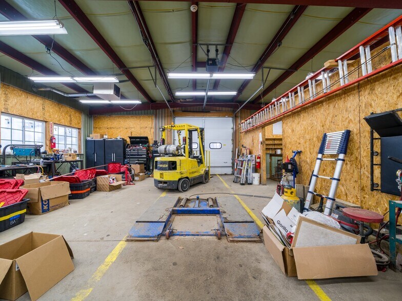 More Photos Of 50 Franklin St, Batavia Flex For Sale