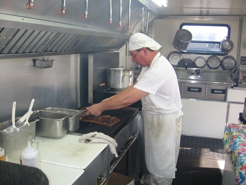 Primary Photo Of 4914 S Macdill Ave, Tampa Restaurant For Lease