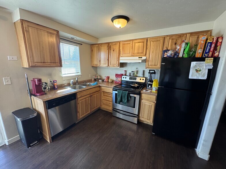 More Photos Of 2908 NW Canal Blvd, Redmond Specialty For Sale