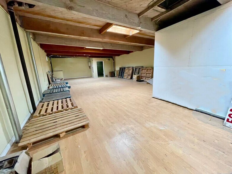 More Photos Of 362 8th St, Oakland Storefront For Sale