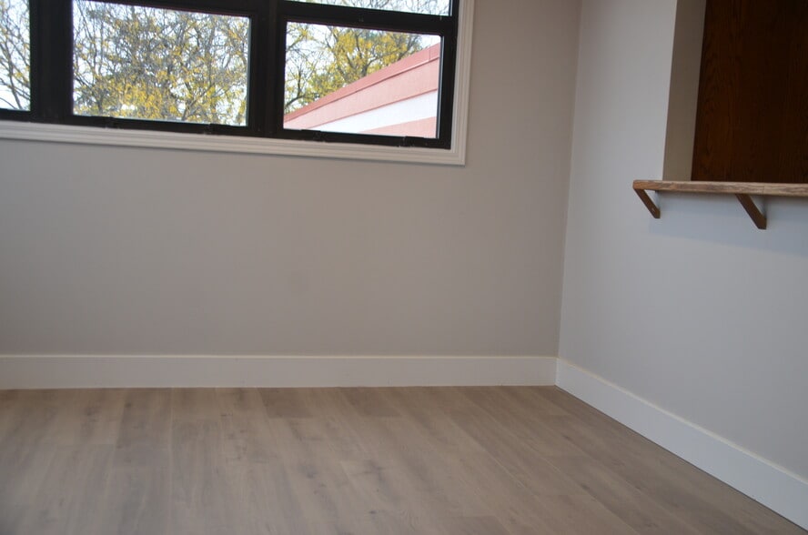 More Photos Of 510 N Collins St, Joliet Storefront For Lease