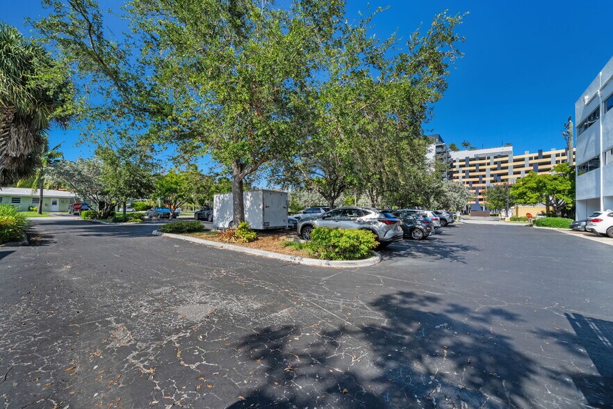 More Photos Of 1995 E Oakland Park Blvd, Fort Lauderdale Loft Creative Space For Sale