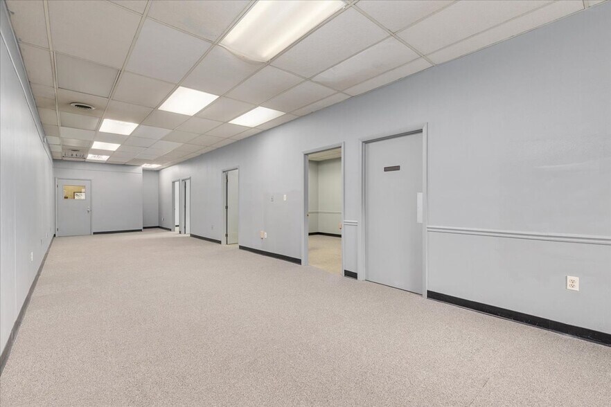 More Photos Of 11 Water St, Front Royal Loft Creative Space For Lease