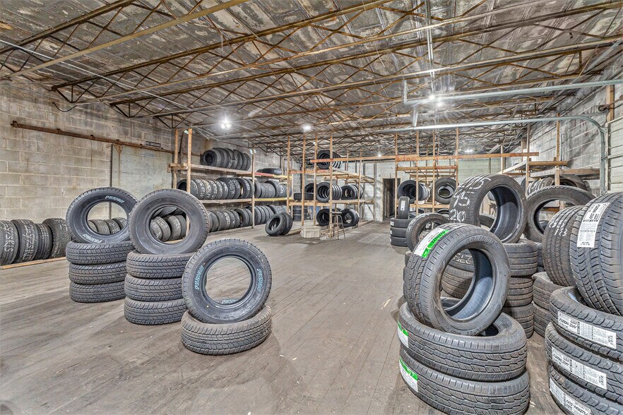 More Photos Of G4112 S Dort Hwy, Burton Auto Repair For Sale