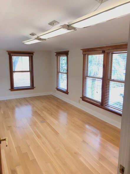 More Photos Of 308 South Blvd, Tampa Office For Lease