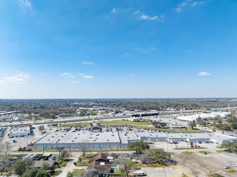 More Photos Of W Main St & Gulf Fwy S, League City Land For Lease