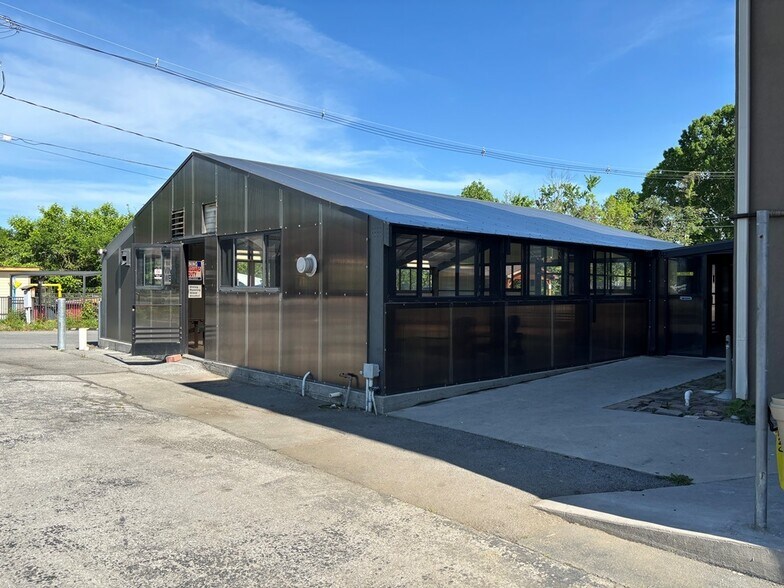 More Photos Of 2162 Parkway, Pigeon Forge Hotel For Sale