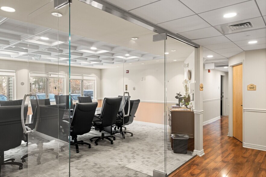 More Photos Of 103 Stiles Rd, Salem Medical For Lease