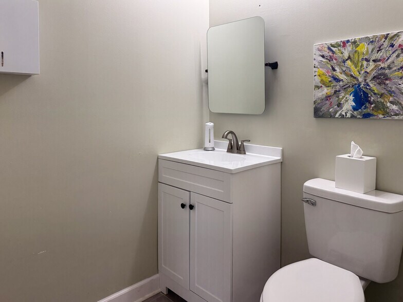 More Photos Of 2020 Dean St, St Charles Office For Sale