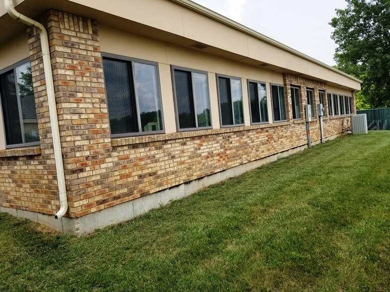 More Photos Of 2010 Bluestone Dr, Saint Charles Office For Sale