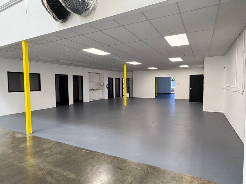 More Photos Of 24922 Anza Dr, Valencia Warehouse For Lease