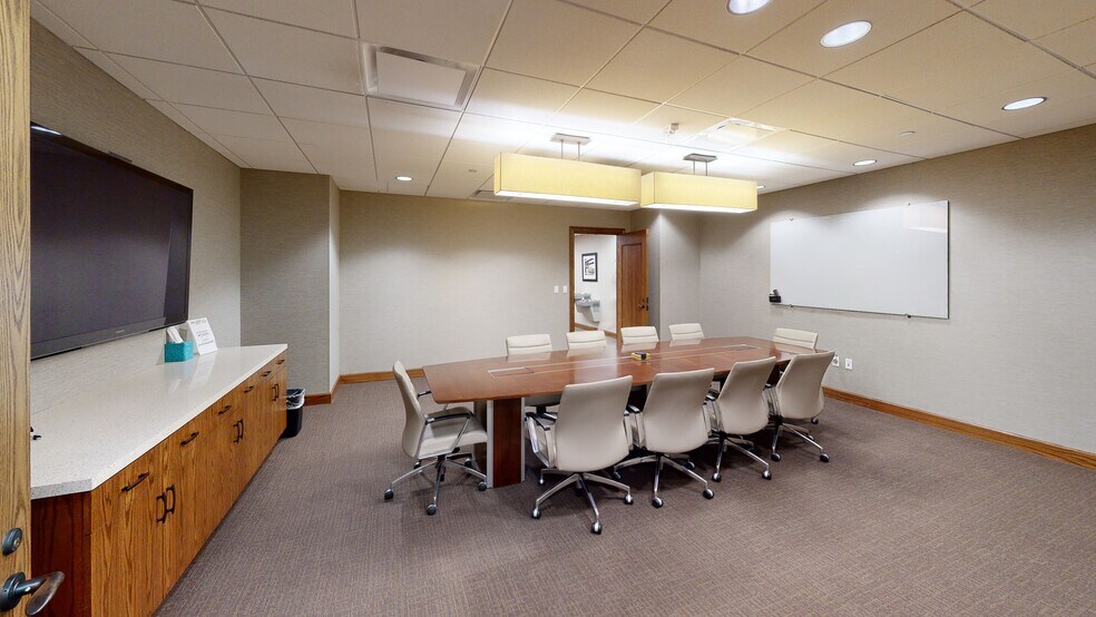 More Photos Of 401 S Boston Ave, Tulsa Office For Lease