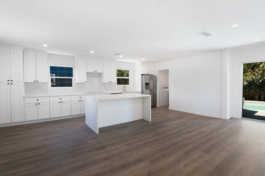 More Photos Of 15405 Covello St, Van Nuys Manufactured Housing Mobile Home Park For Sale