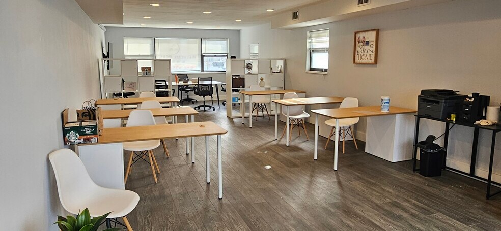 More Photos Of 320 N Broadway, Hicksville Storefront Retail Office For Lease