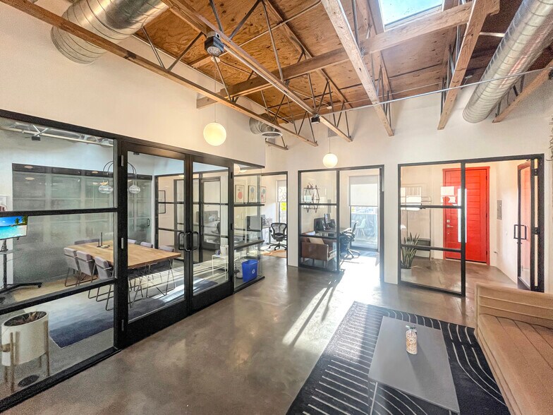 More Photos Of 5532-5538 N Figueroa St, Los Angeles Loft Creative Space For Lease