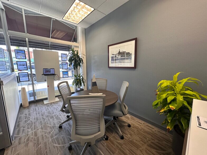 More Photos Of 953-955 Orange Ave, Coronado Storefront For Lease