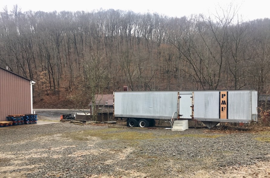 More Photos Of 903 Constitution Blvd, Beaver Falls Office For Lease