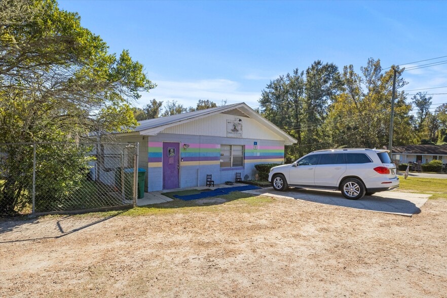 More Photos Of 327 S Adams St, Quincy Daycare Center For Sale