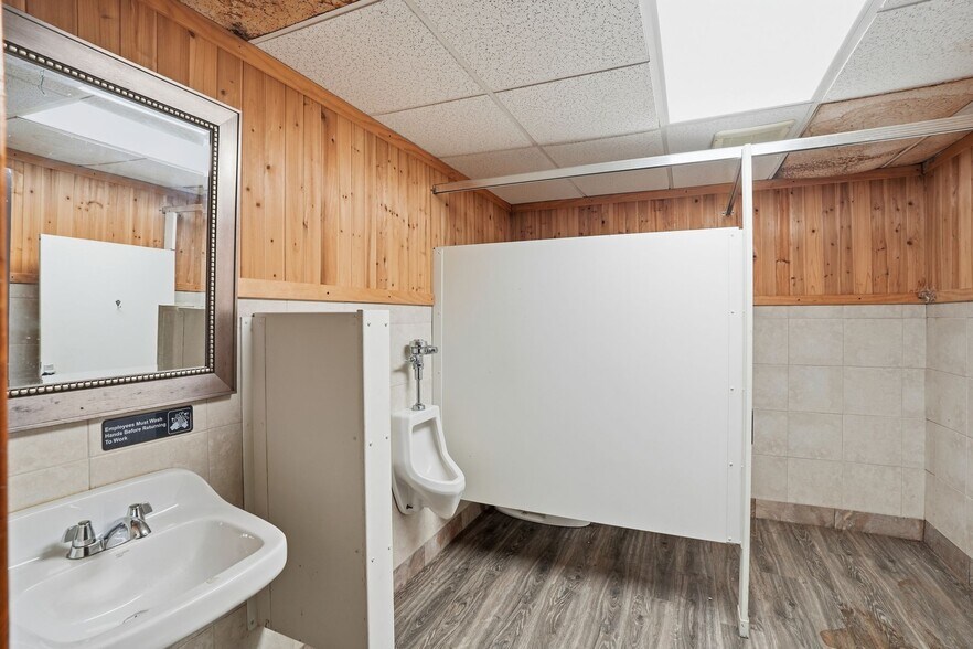 More Photos Of 332 Farnum Pike, Smithfield Restaurant For Sale