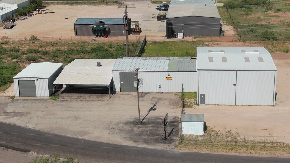 More Photos Of 3351 Westover Dr, Odessa Service For Lease