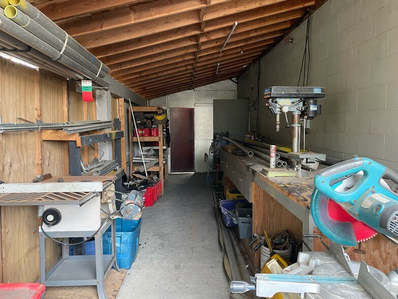 More Photos Of 26020 31B Ave, Langley Twp Flex For Lease