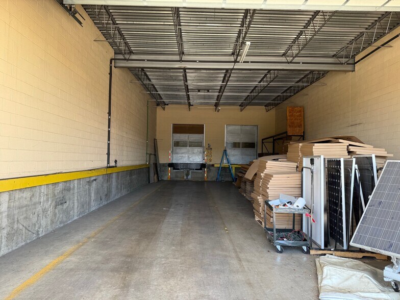 More Photos Of 2635 W 7th Pl, Eugene Warehouse For Lease