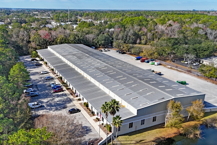 More Photos Of 11210 E Phillips Industrial Blvd, Jacksonville Warehouse For Lease