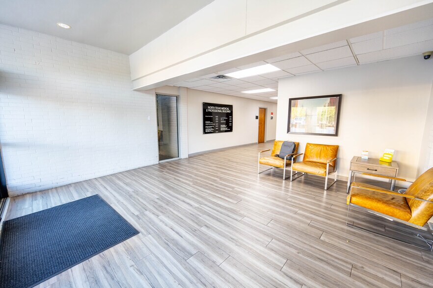 More Photos Of 560 W Main St, Lewisville Office For Sale