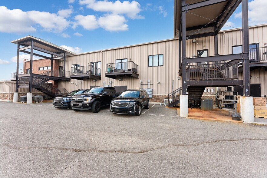 More Photos Of 7100 Willie G Ave, Morgantown Storefront For Sale