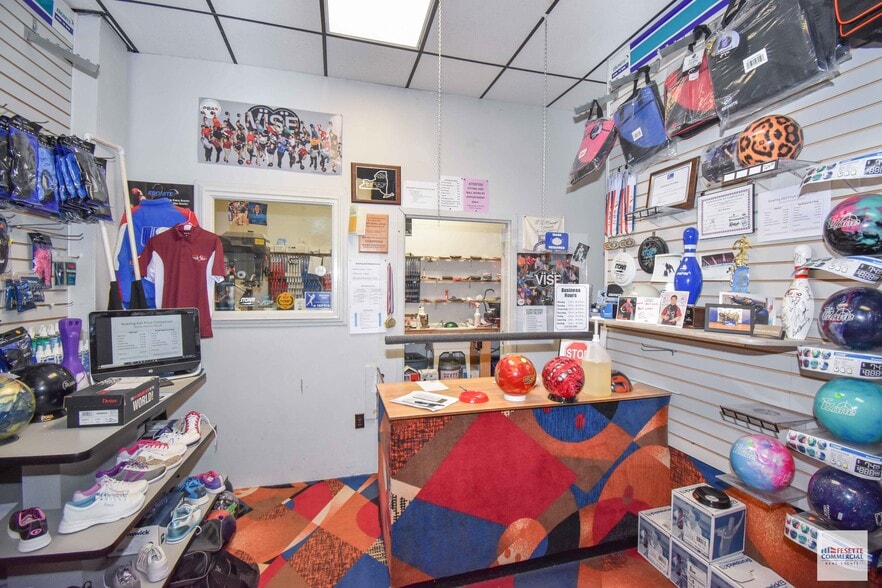 More Photos Of 28 N Bowl Ln, Plattsburgh Sports And Entertainment For Sale