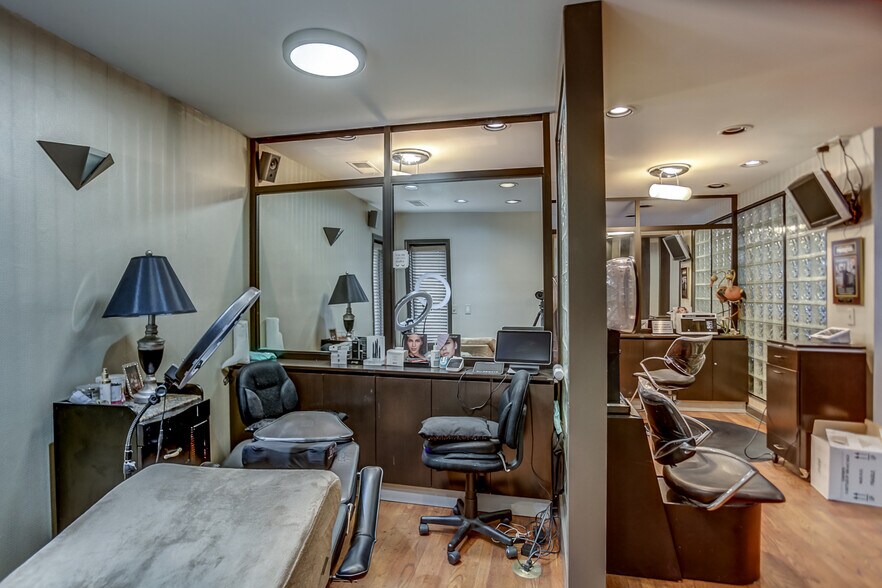 More Photos Of 1086 W Rex Rd, Memphis Freestanding For Sale