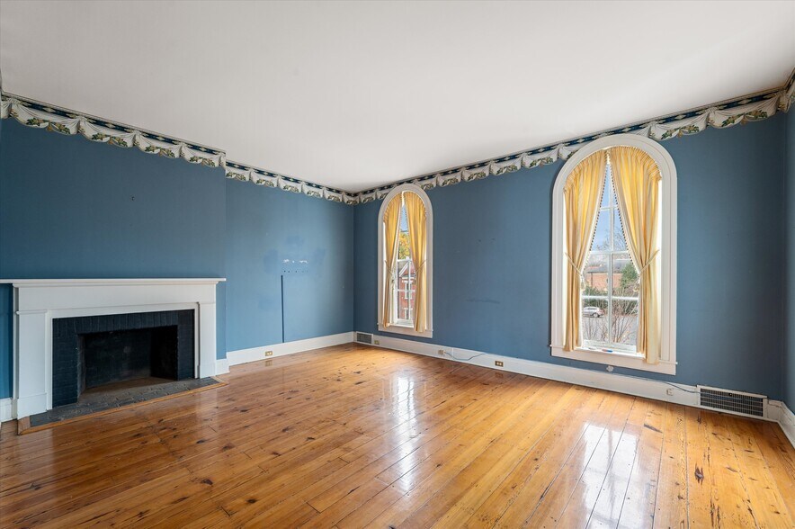 More Photos Of 230 W Boscawen St, Winchester Office Residential For Sale