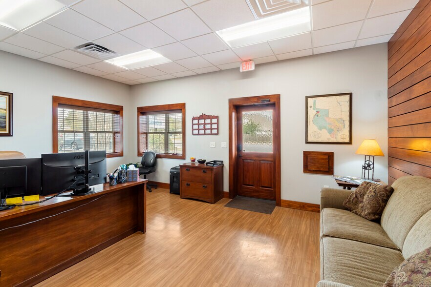 More Photos Of 3828 S College Ave, Bryan Office For Sale