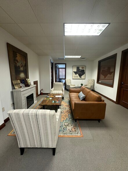 More Photos Of 6628 Bryant Irvin Rd, Fort Worth Office For Sale