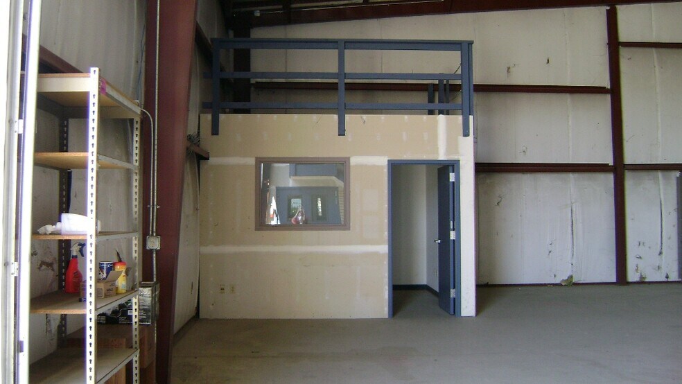 More Photos Of 325 E Happy Valley Rd, Roseburg Industrial For Sale