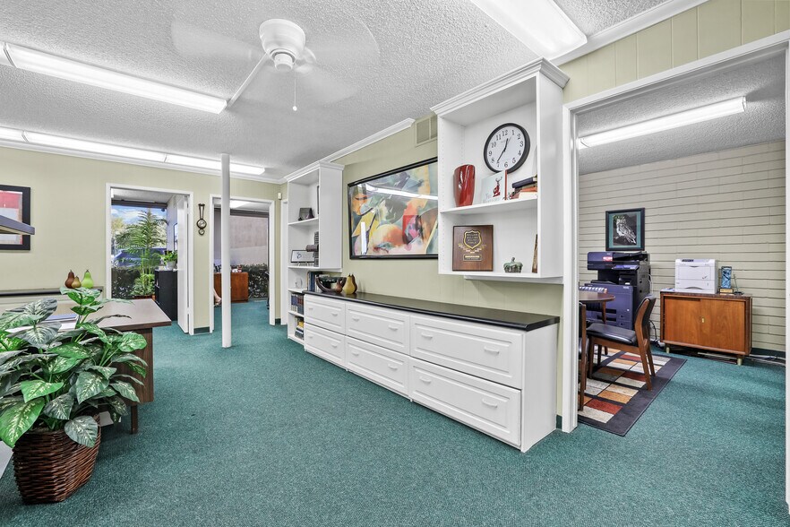 More Photos Of 1905 N Main St, Santa Ana Office For Lease