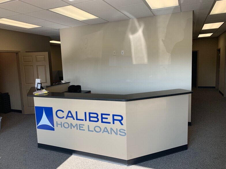 More Photos Of 109-111 Eastgate Dr, Washington Storefront Retail Office For Lease