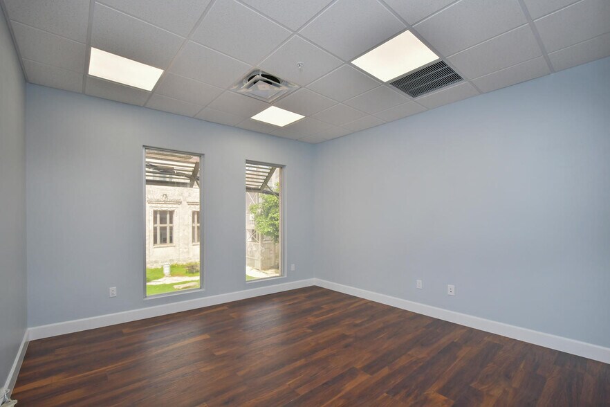 More Photos Of 2401 1st St, Fort Myers Office Residential For Lease
