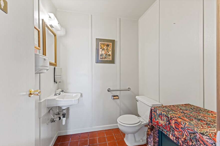 More Photos Of 1455 Oregon ave, Bandon General Retail For Sale