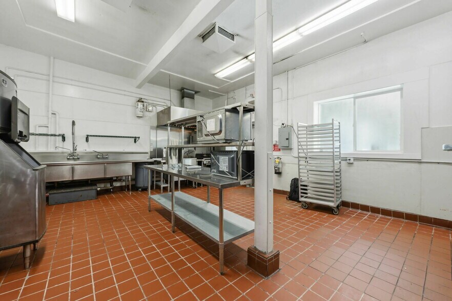 More Photos Of 329 14th St, Oakland Restaurant For Sale