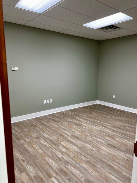 More Photos Of 12925 Booker T Washington Hwy, Hardy Storefront Retail Office For Lease